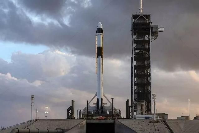 SpaceX载人龙飞船首次试飞情况如何？已与空间站对接
